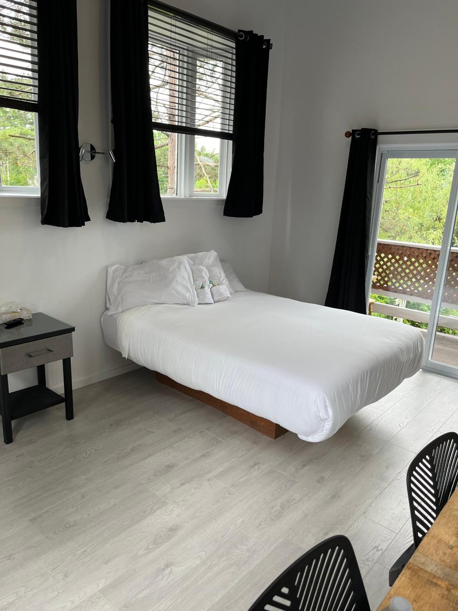 Auberge De Ferme-Neuve Lac-Saint-Paul 외부 사진